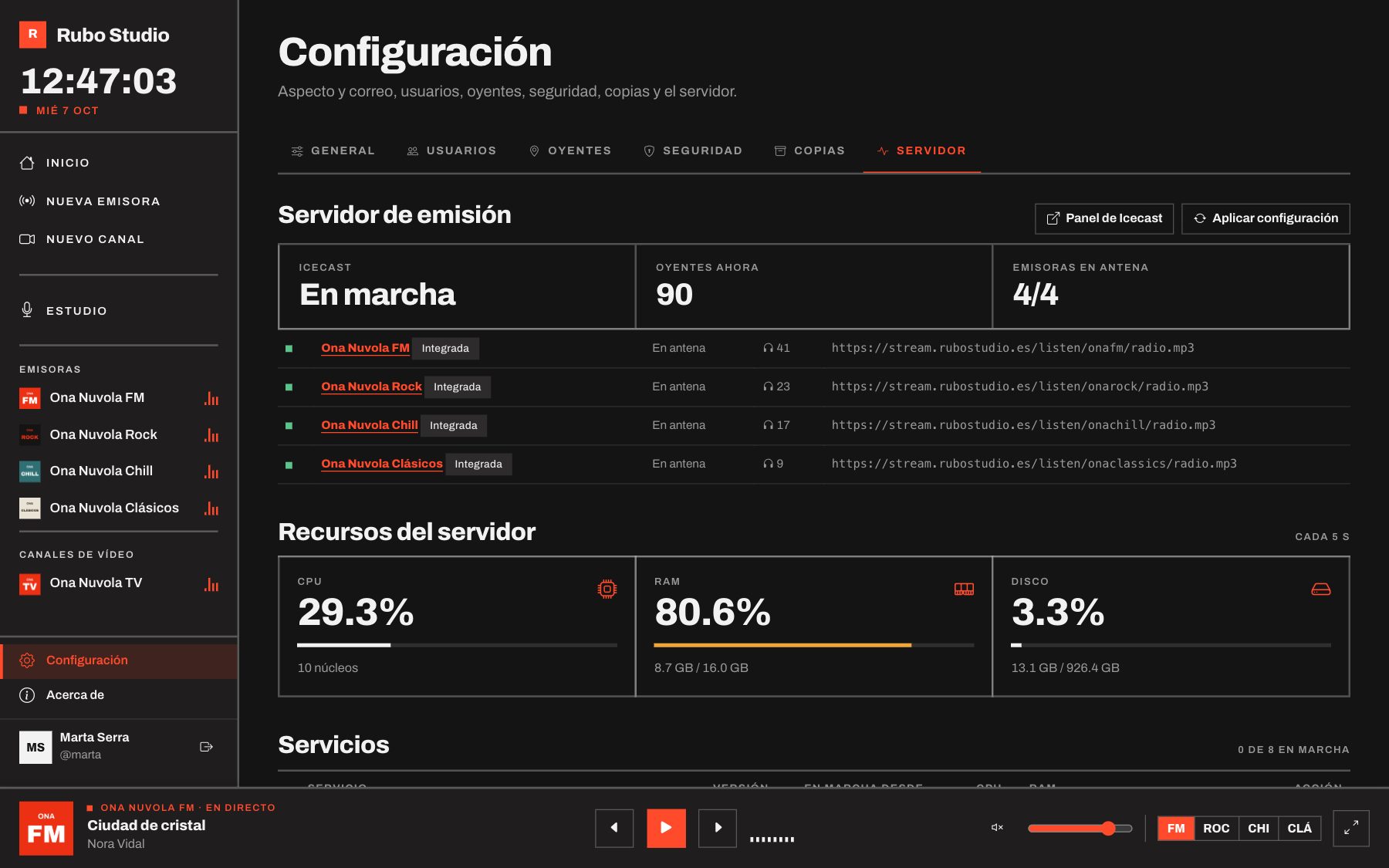 Estado del servidor en tiempo real: CPU, memoria, disco y servicios.
